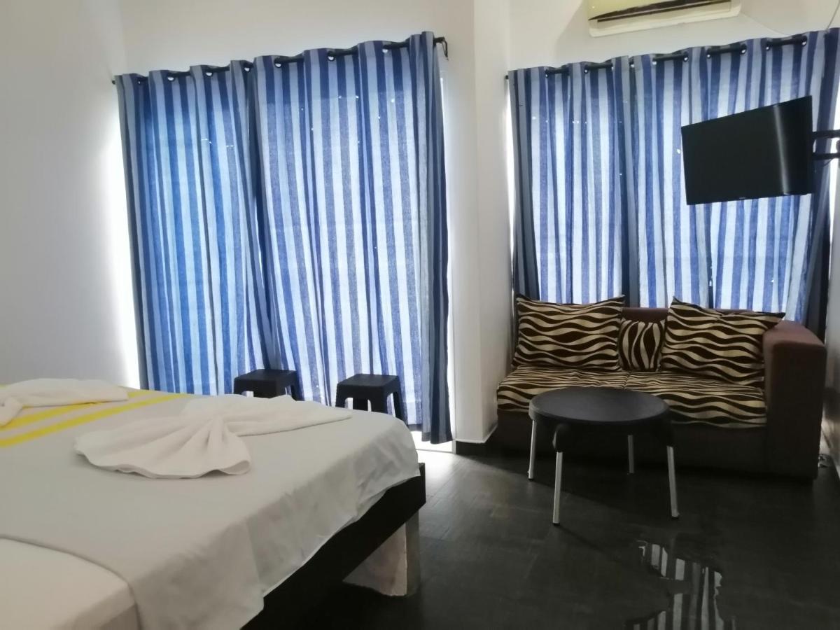 Le Petit Hotel & Restaurant Негомбо Екстериор снимка