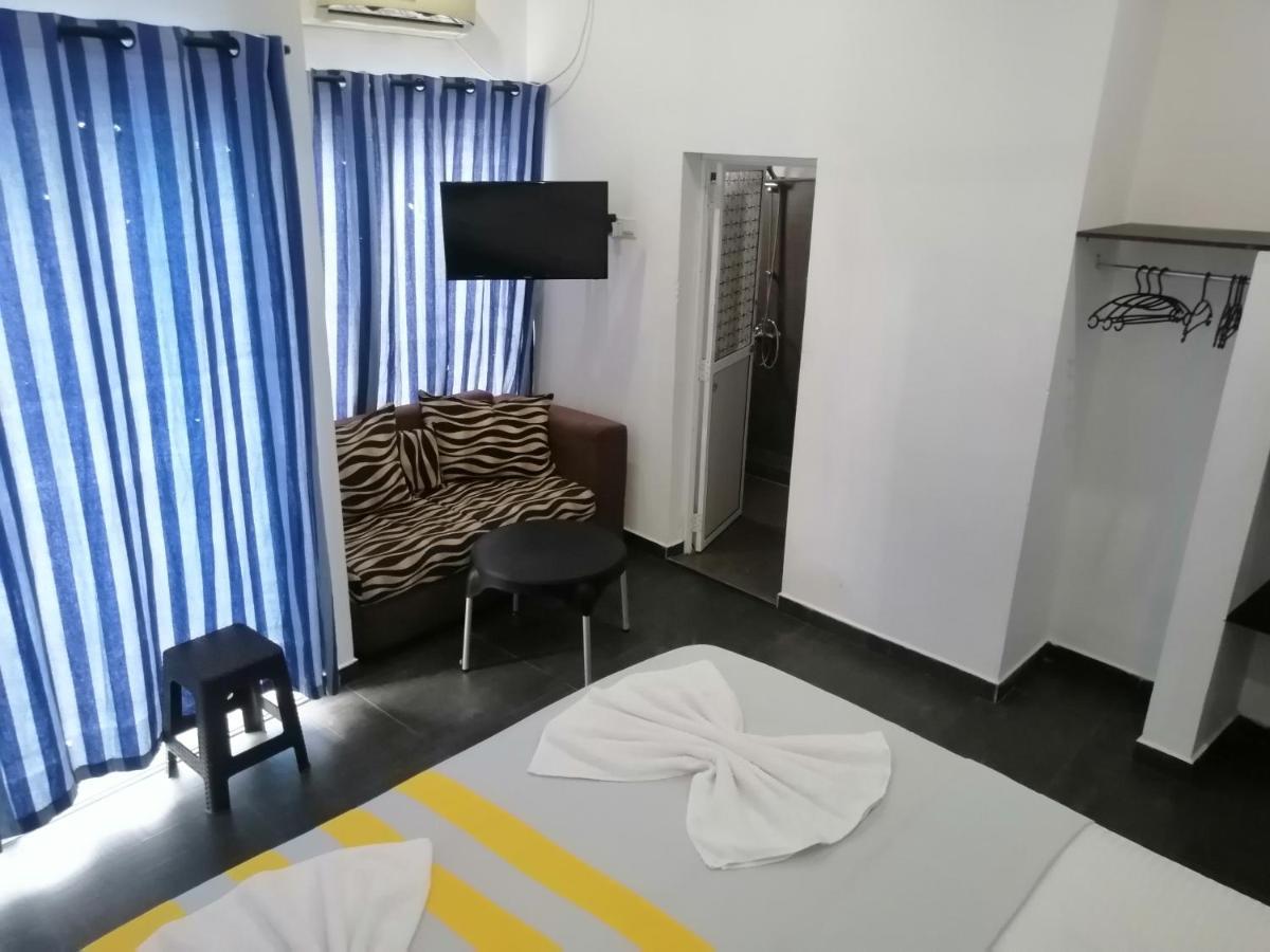 Le Petit Hotel & Restaurant Негомбо Екстериор снимка