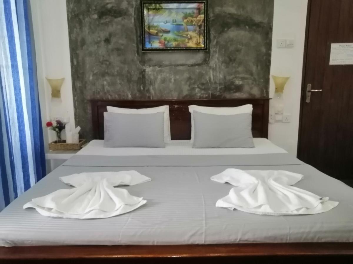 Le Petit Hotel & Restaurant Негомбо Екстериор снимка
