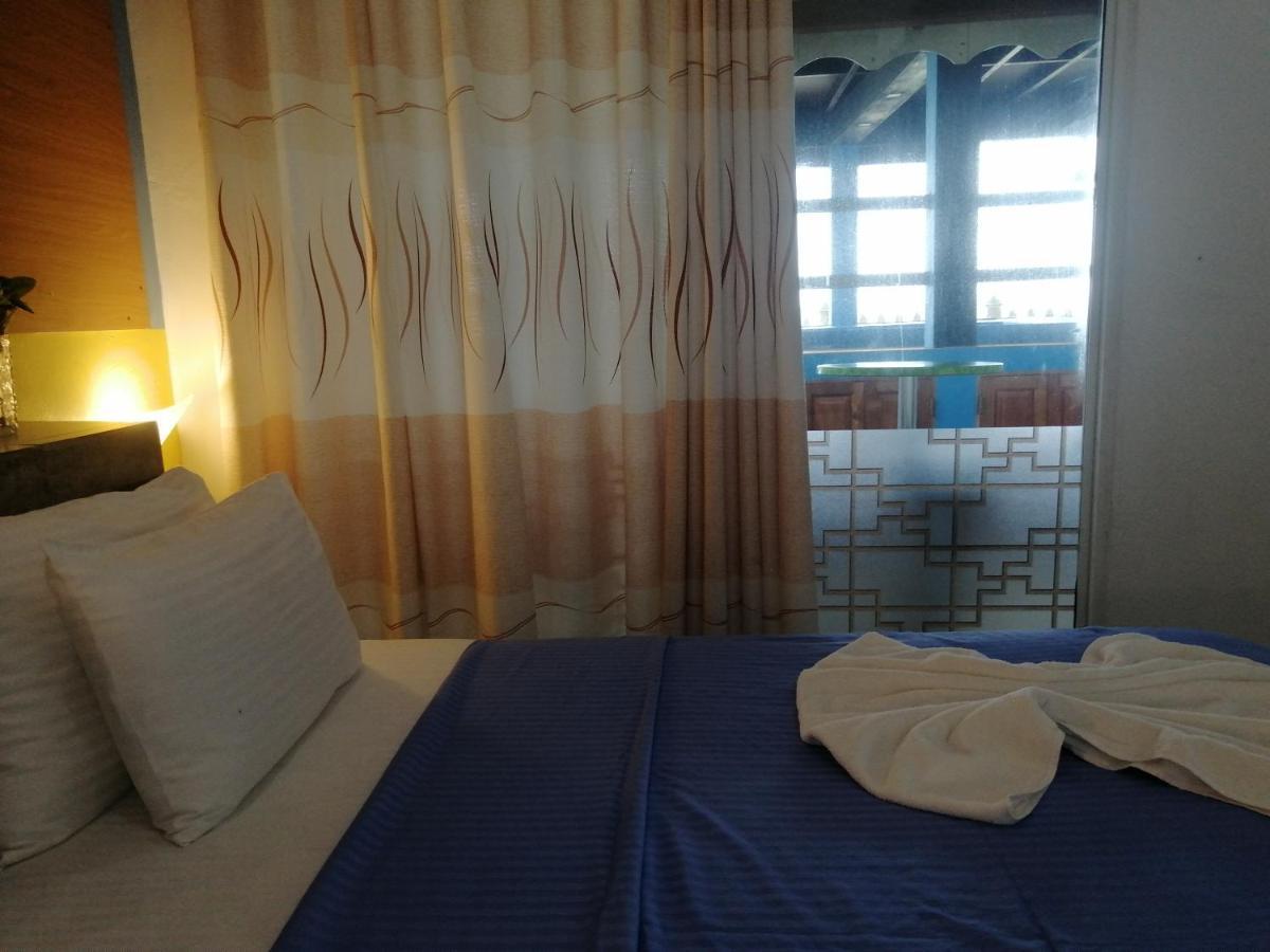 Le Petit Hotel & Restaurant Негомбо Екстериор снимка