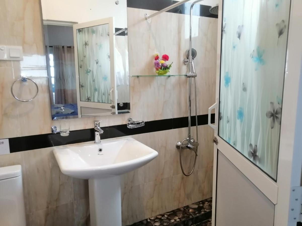 Le Petit Hotel & Restaurant Негомбо Екстериор снимка