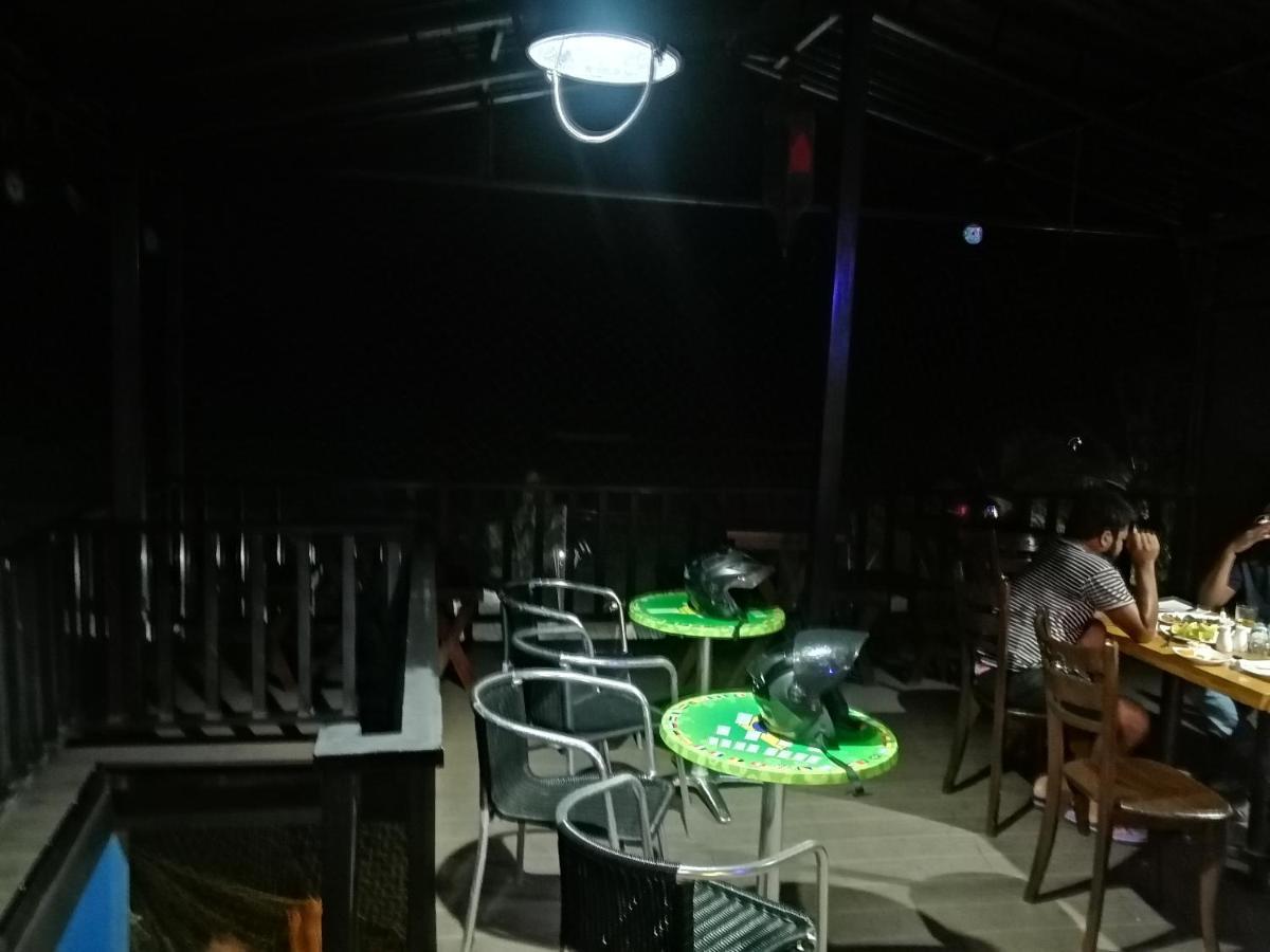 Le Petit Hotel & Restaurant Негомбо Екстериор снимка