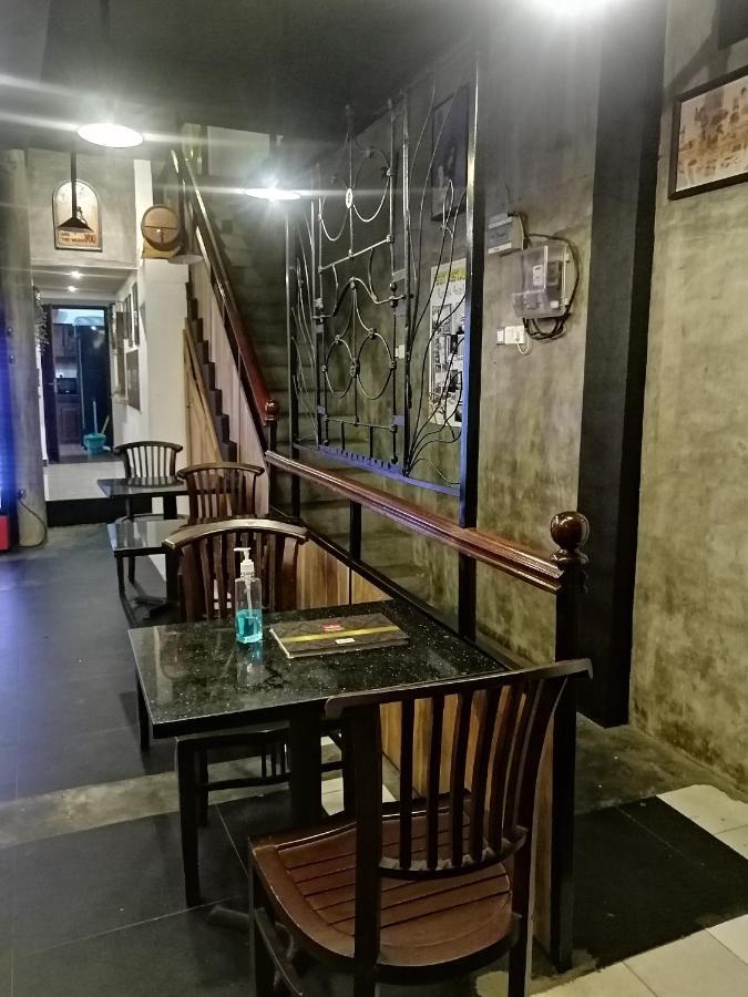 Le Petit Hotel & Restaurant Негомбо Екстериор снимка
