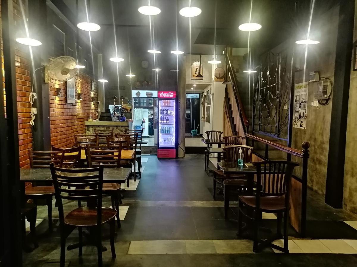 Le Petit Hotel & Restaurant Негомбо Екстериор снимка